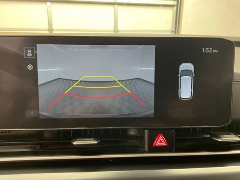 Used 2025 Kia Carnival FWD image 2