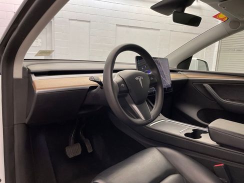 Used 2023 Tesla Model Y Long Range AWD/4WD image 17