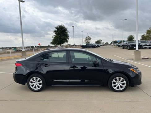Used 2026 Toyota Corolla LE FWD image 6