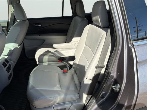 Used 2019 Honda Pilot Touring image 17