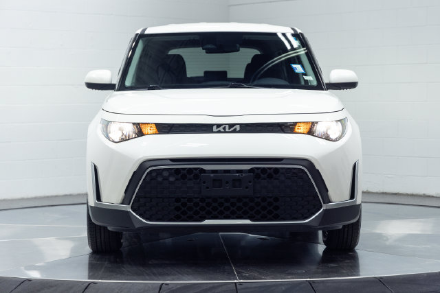 Used 2023 Kia Soul LX w/ Option Group 015 FWD image 5