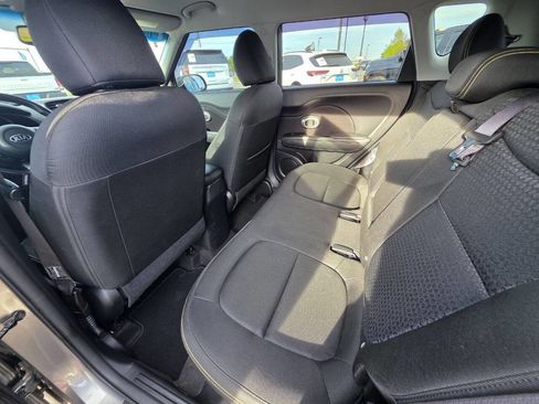 Used 2016 Kia Soul + FWD image 19