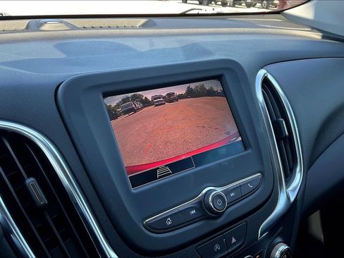 Used 2022 Chevrolet Equinox LT FWD image 22