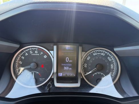 Used 2020 Toyota Tacoma SR5 image 30