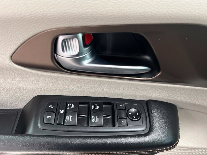 Used 2019 Chrysler Pacifica Touring-L Plus FWD image 21