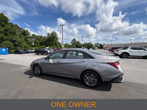 Used 2024 Hyundai Elantra SEL FWD image 3