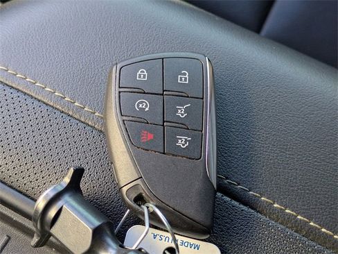 Used 2024 Chevrolet Suburban Premier image 34