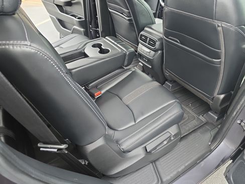 Used 2023 Honda Pilot Touring image 11