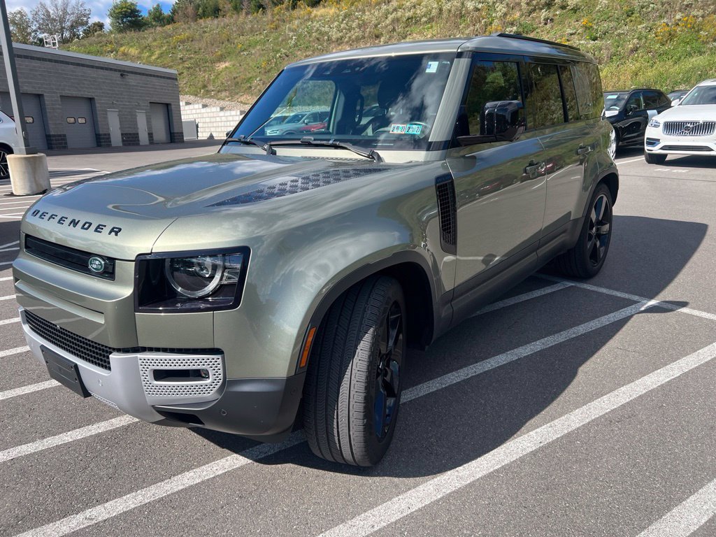 Used 2023 Land Rover Defender 110 SE AWD/4WD image 2