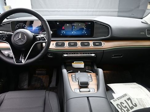 Used 2026 Mercedes-Benz GLS 450 4MATIC image 9