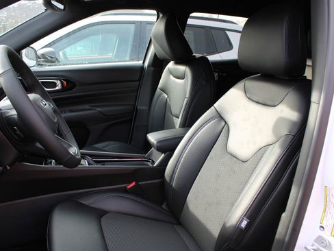 New 2026 Jeep Compass Latitude image 21