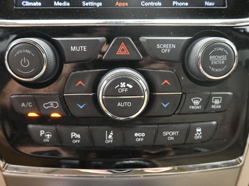 Used 2020 Jeep Grand Cherokee Overland AWD/4WD image 17