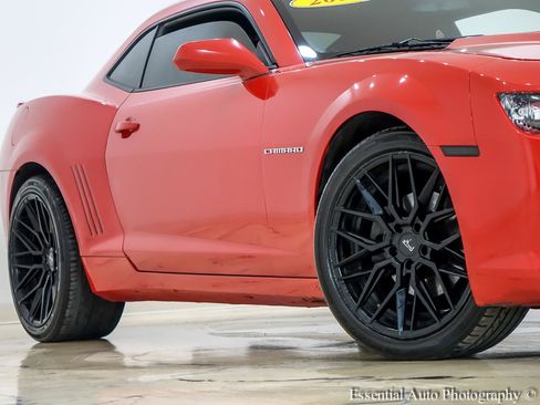 Used 2015 Chevrolet Camaro LT RWD image 4