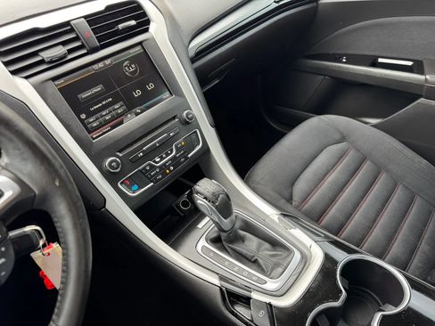 Used 2016 Ford Fusion SE FWD image 35