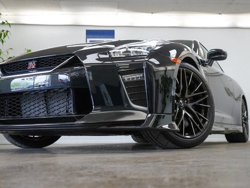 Used 2021 Nissan GT-R Premium image 3