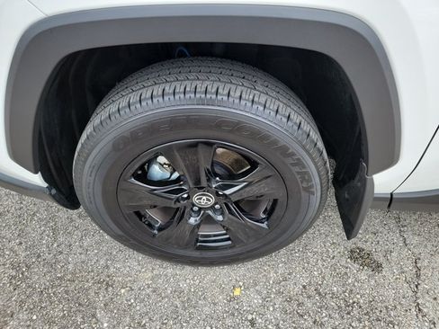 Used 2025 Toyota RAV4 LE AWD/4WD image 9