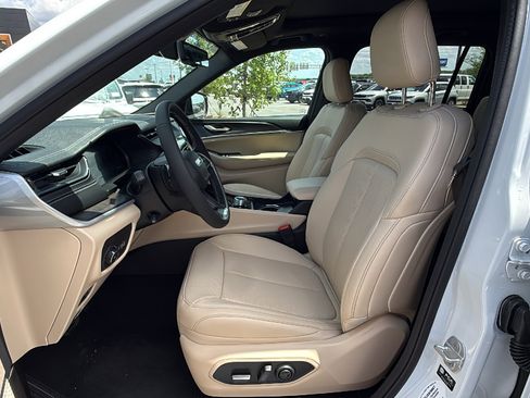 New 2026 Jeep Grand Cherokee L Limited w/ Luxury Tech Group II RWD image 9