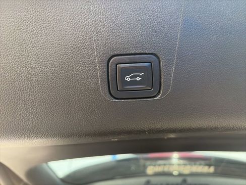 Used 2023 Chevrolet Traverse LT FWD image 10