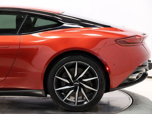 Used 2018 Aston Martin DB11 V12 RWD image 10