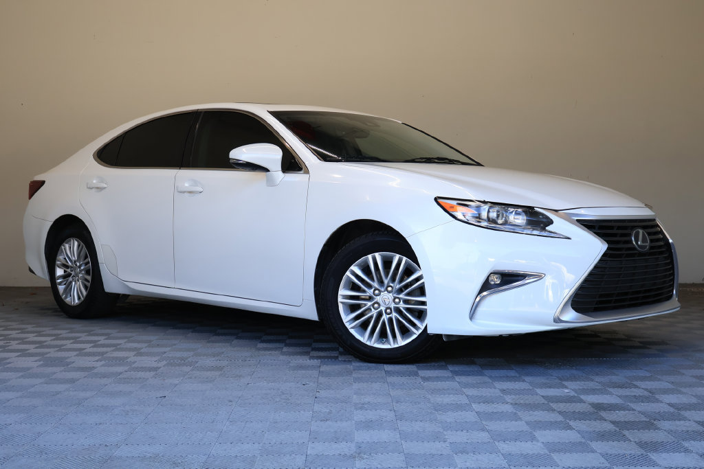 Used 2017 Lexus ES 350 w/ Accessory Package 2 FWD image 2