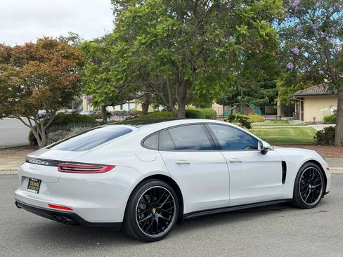 Used 2020 Porsche Panamera image 5