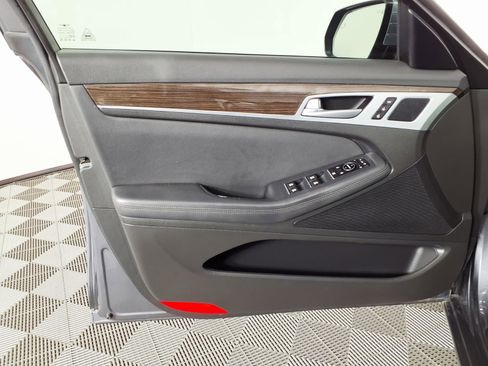 Used 2017 Genesis G80 3.8 RWD image 16
