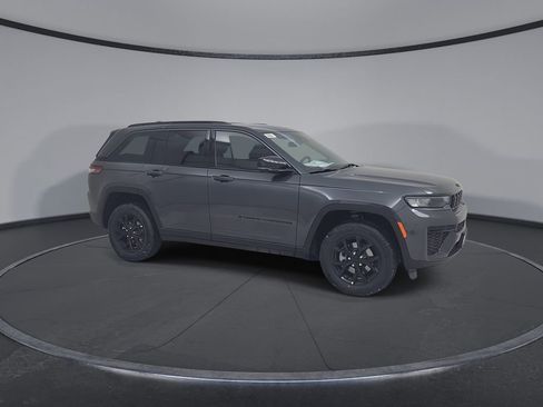 New 2026 Jeep Grand Cherokee Laredo image 2