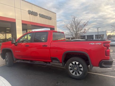 Used 2025 Chevrolet Silverado 2500 Custom w/ Custom Value Package image 8