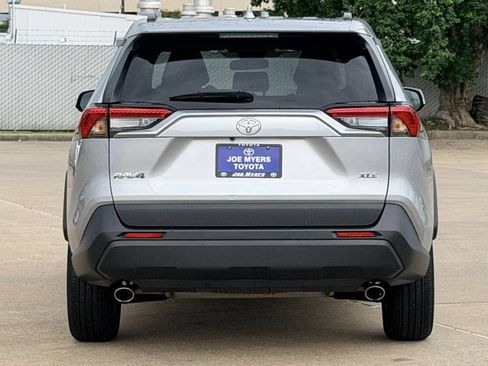 Used 2024 Toyota RAV4 XLE FWD image 8