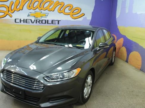 Used 2016 Ford Fusion SE FWD image 7