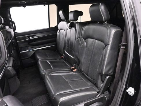 Used 2022 Jeep Grand Wagoneer Series II AWD/4WD image 19