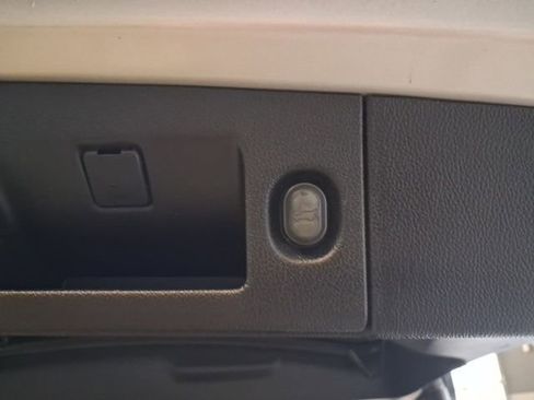 Used 2019 Chevrolet Tahoe LT image 33