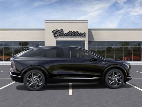 New 2025 Cadillac Optiq Luxury 1 w/ LPO, Floor Liner Package image 33