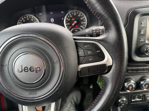 Used 2015 Jeep Renegade Trailhawk image 12