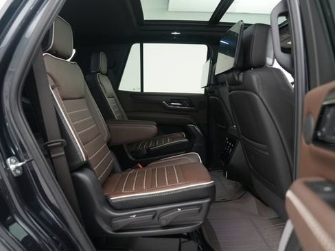 Used 2025 GMC Yukon Denali Ultimate w/ LPO, Floor Liner Package AWD/4WD image 31