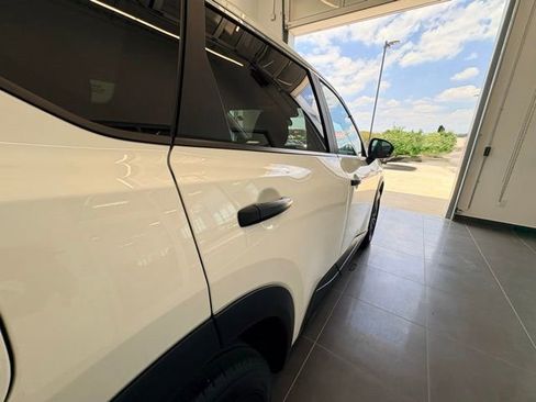 Used 2024 Nissan Rogue S AWD/4WD image 14