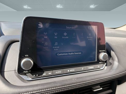 Certified 2023 Volvo XC40 B5 Plus w/ Protection Package Premier image 28