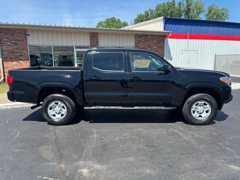 Used 2023 Toyota Tacoma SR AWD/4WD image 2