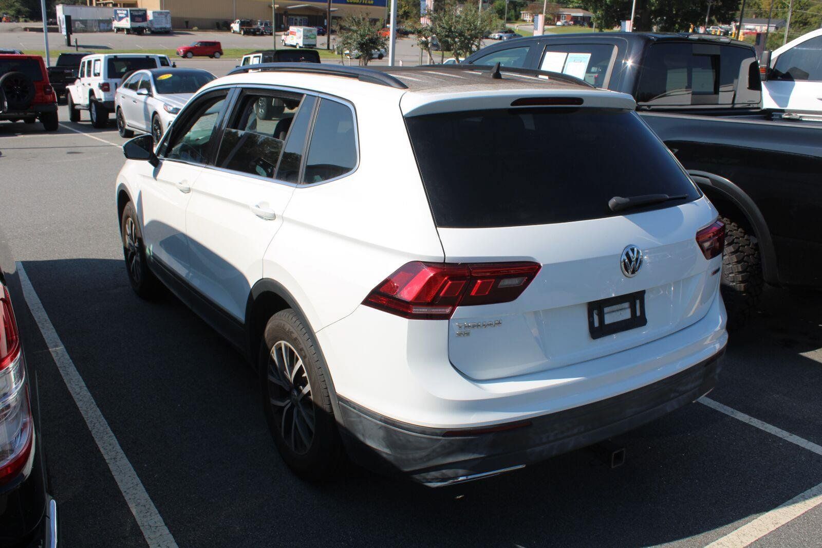 Used 2019 Volkswagen Tiguan SE w/ Panoramic Sunroof Package AWD/4WD image 8