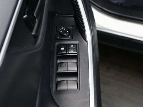 Used 2021 Toyota RAV4 LE image 10