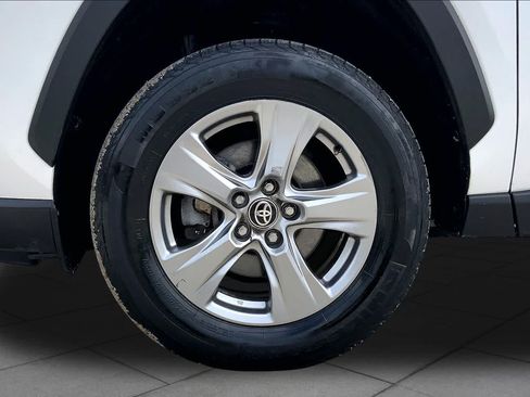 Used 2024 Toyota RAV4 XLE FWD image 11