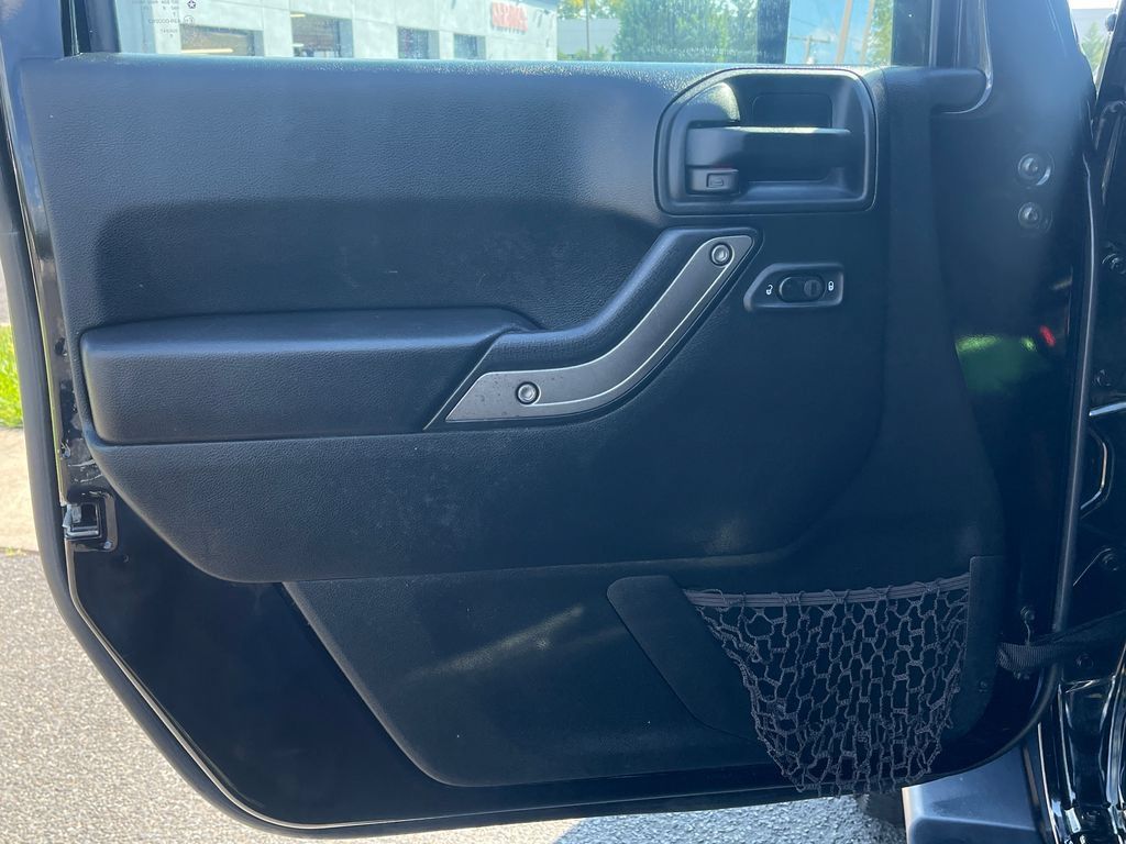 Used 2018 Jeep Wrangler Unlimited Sport S AWD/4WD image 11