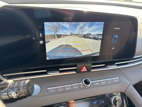 Used 2025 Hyundai Elantra SEL image 12