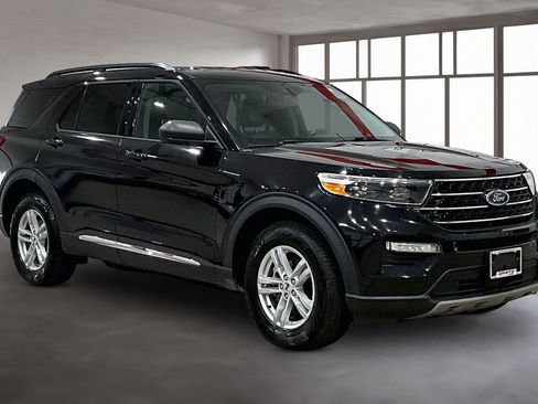 Used 2021 Ford Explorer XLT w/ Equipment Group 202A AWD/4WD image 11