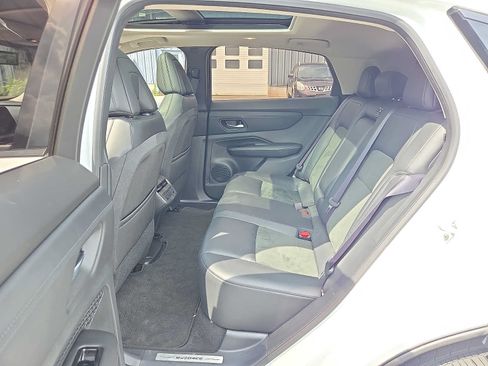 Used 2024 Nissan Ariya AWD image 11