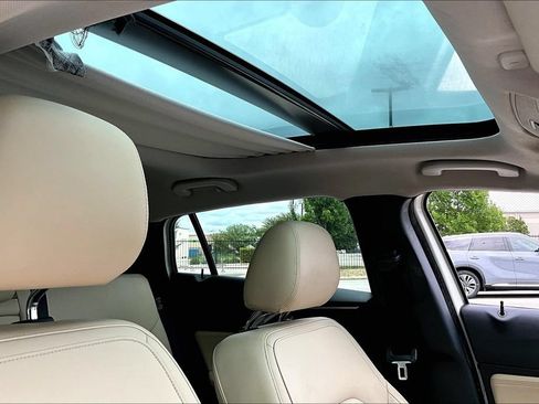 Used 2018 INFINITI QX30 Premium w/ Navigation Package FWD image 23