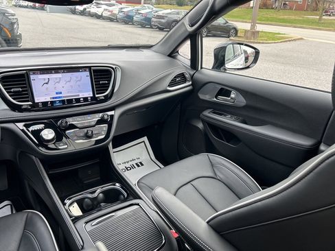 New 2026 Chrysler Pacifica Limited w/ S Appearance Package image 22