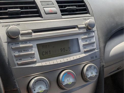 Used 2010 Toyota Camry LE FWD image 15