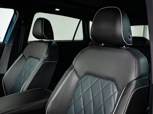 Used 2024 Volkswagen Atlas Cross Sport SEL Premium R-Line image 25