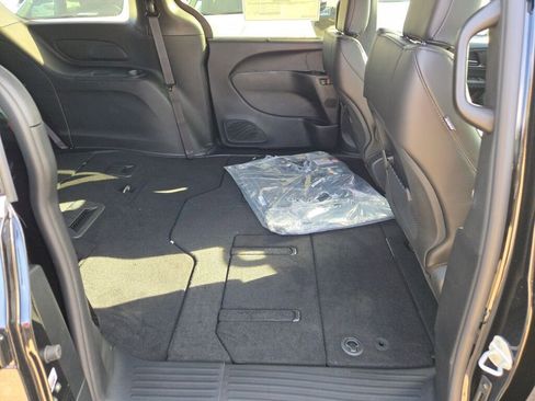 New 2026 Chrysler Voyager LX image 8
